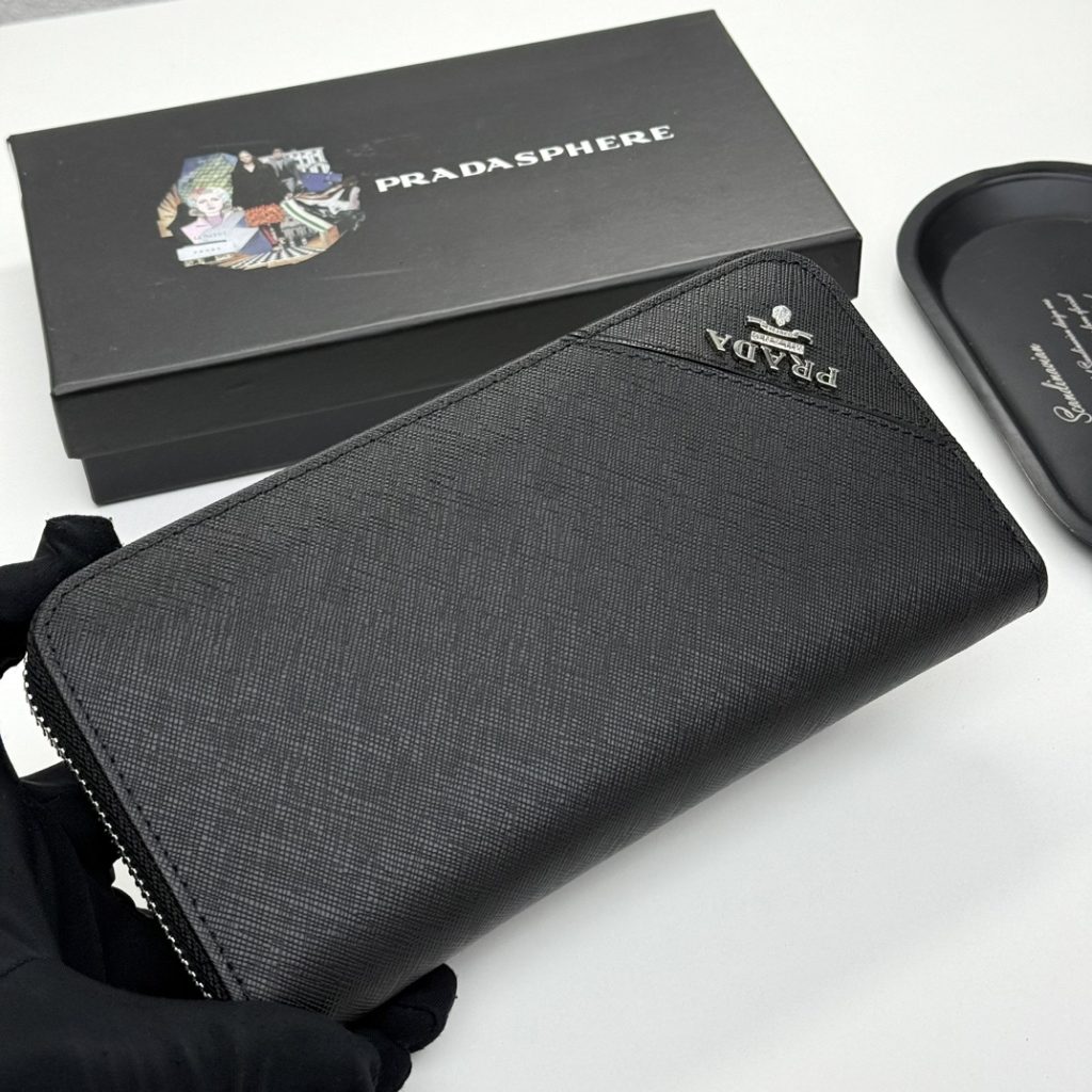 プラダ モノグラムキャンバス 上品な長財布 レディース向け ギフトにも最適 - 画像 2