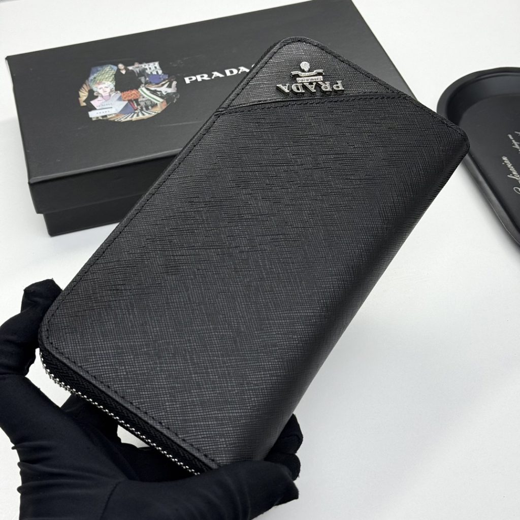プラダ モノグラムキャンバス 上品な長財布 レディース向け ギフトにも最適 - 画像 3