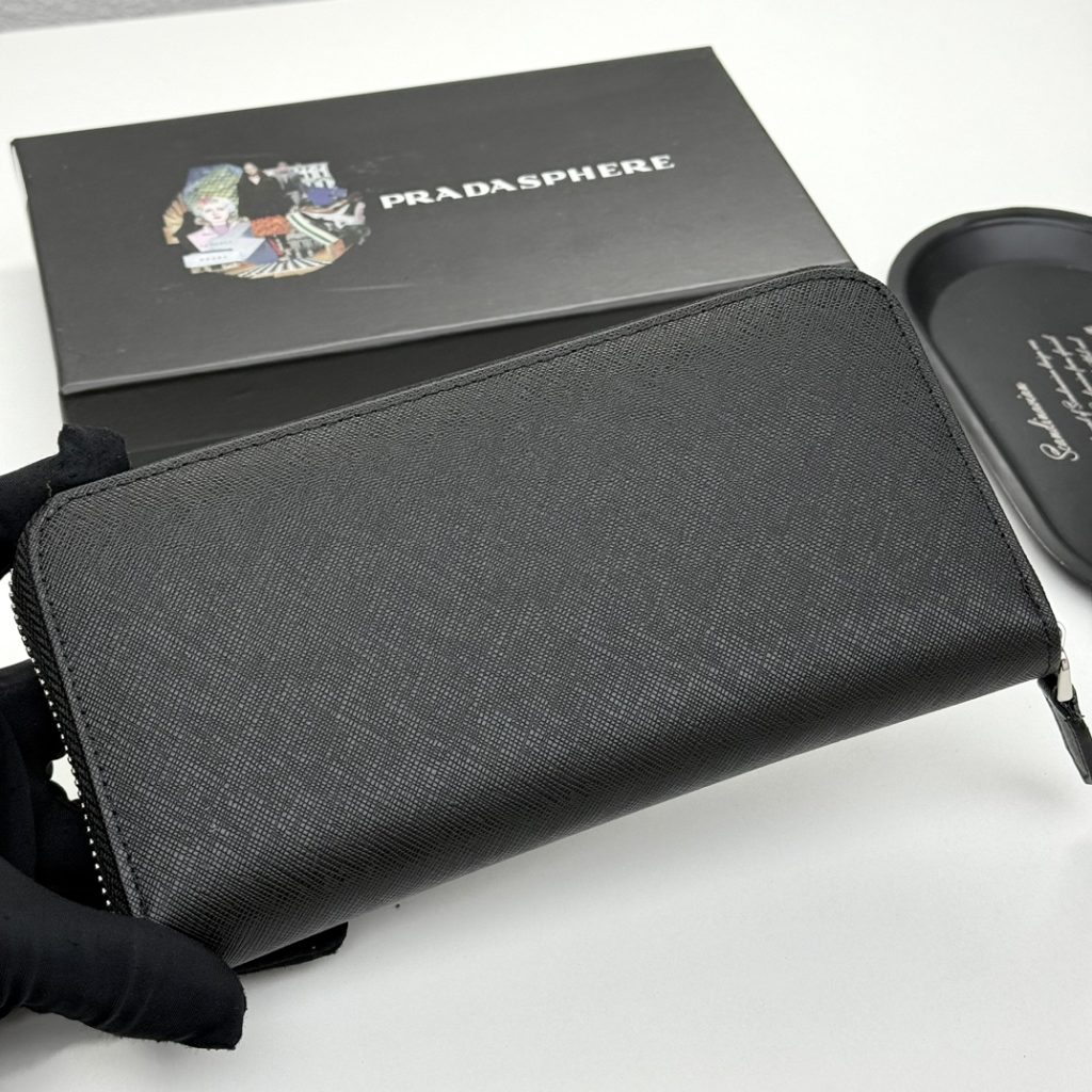 プラダ モノグラムキャンバス 上品な長財布 レディース向け ギフトにも最適 - 画像 4