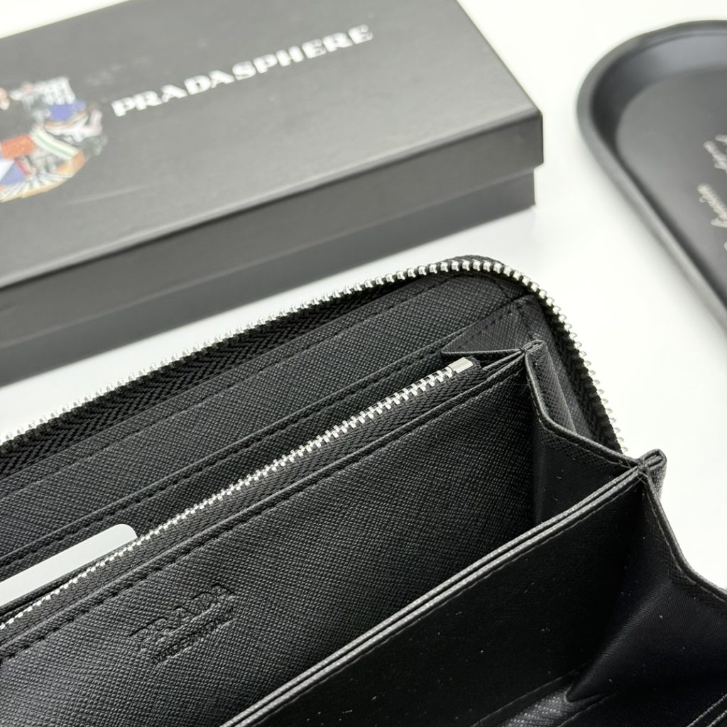 プラダ モノグラムキャンバス 上品な長財布 レディース向け ギフトにも最適 - 画像 8
