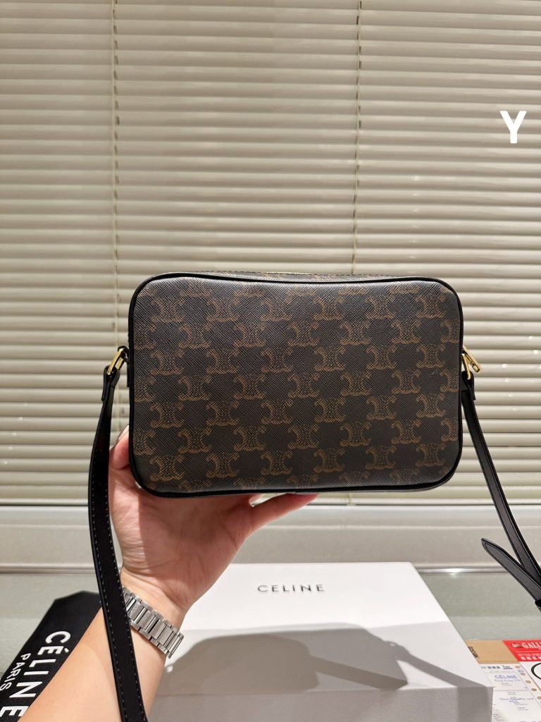 セリーヌ ショルダーバッグ 上質なレザーと洗練されたデザイン レディース向け 長く愛用できる一品 - 画像 8