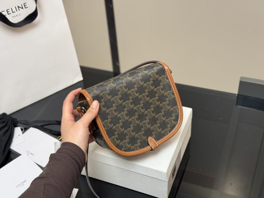 セリーヌ ショルダーバッグ 上質なレザーと洗練されたデザイン ギフトや普段使いに最適な人気モデル - 画像 7