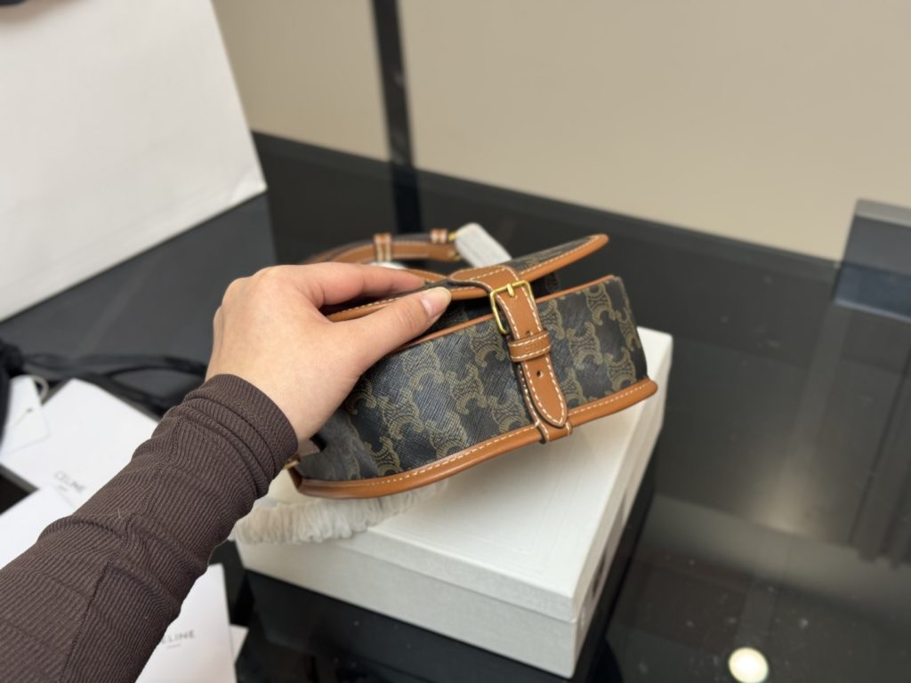 セリーヌ ショルダーバッグ 上質なレザーと洗練されたデザイン ギフトや普段使いに最適な人気モデル - 画像 8