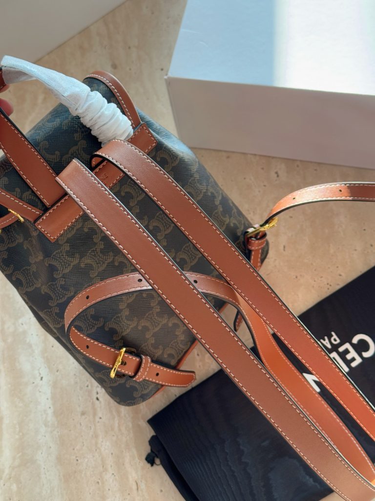 セリーヌ ショルダーバッグ 洗練されたモノグラムキャンバス 上品なブラウン ギフトにも最適 - 画像 3