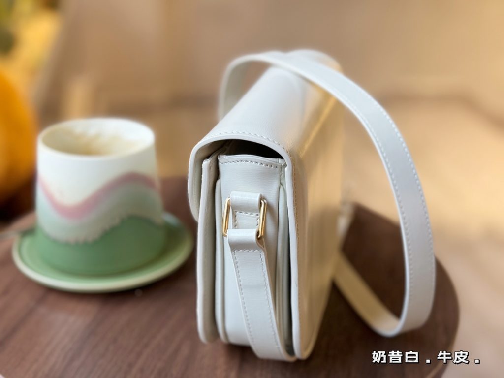 セリーヌ モノグラムキャンバス 上品なショルダーバッグ レディース人気モデル 長く愛用できる定番デザイン - 画像 5