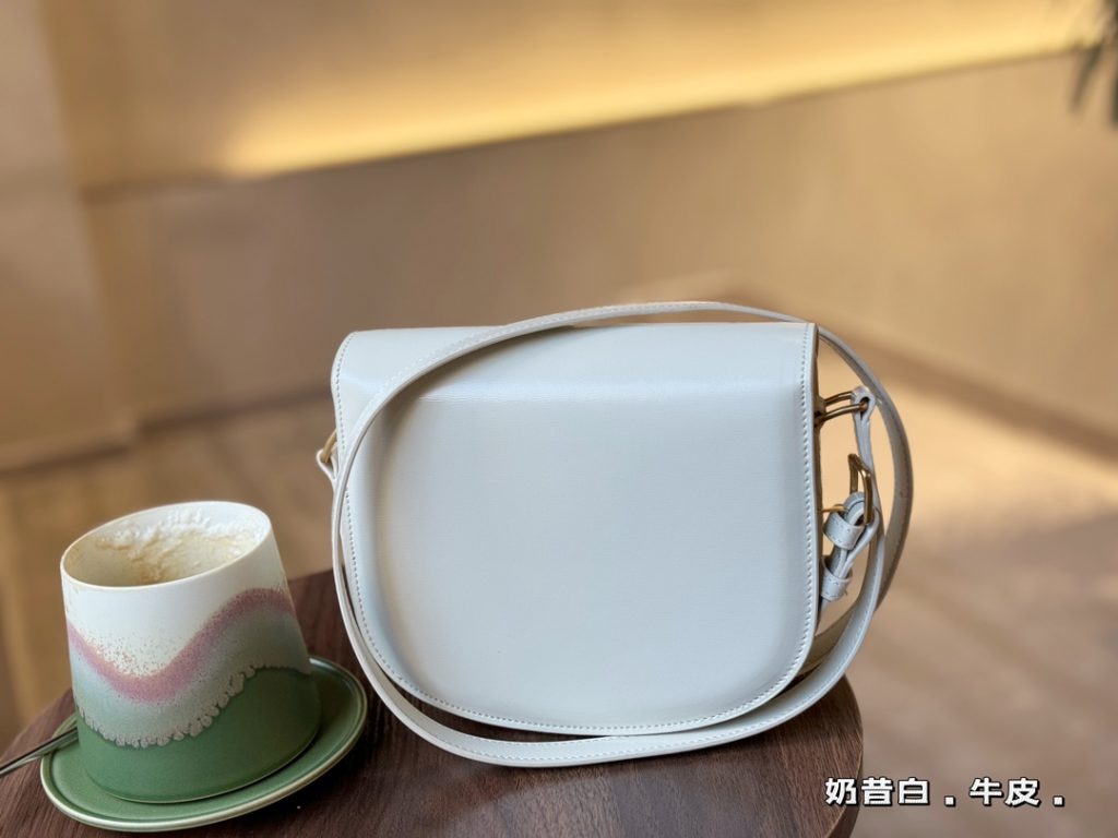 セリーヌ モノグラムキャンバス 上品なショルダーバッグ レディース人気モデル 長く愛用できる定番デザイン - 画像 6