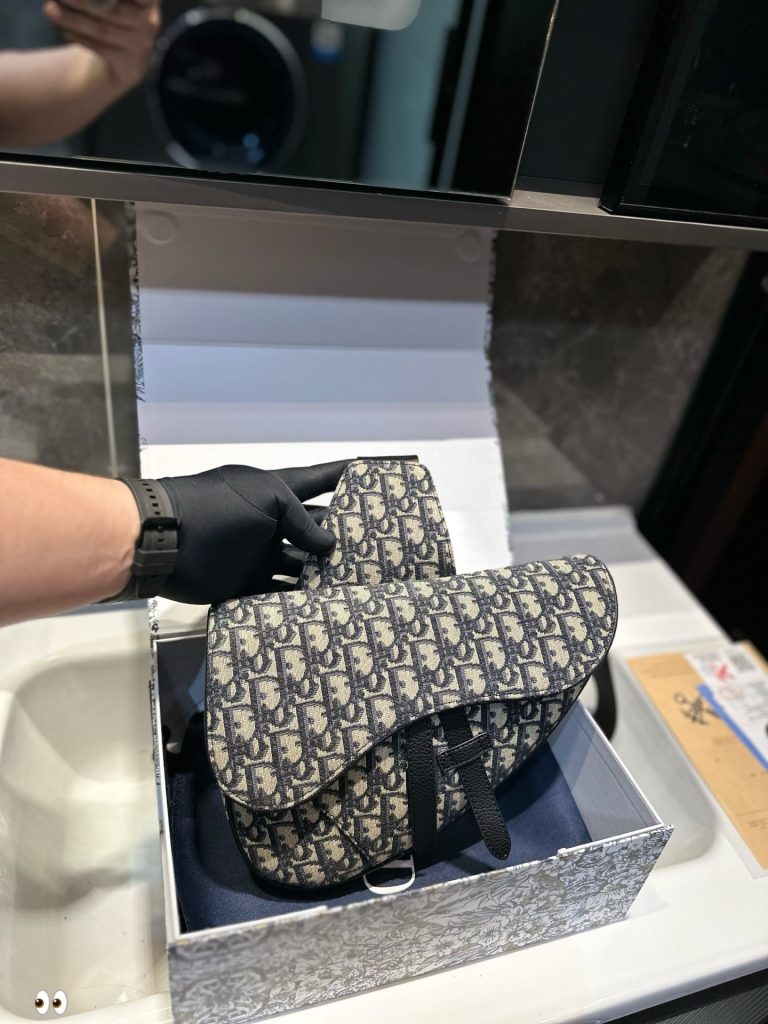 Diorディオール モノグラムキャンバス 上品なショルダーバッグ レディース人気モデル 長く愛用できる定番デザイン - 画像 3