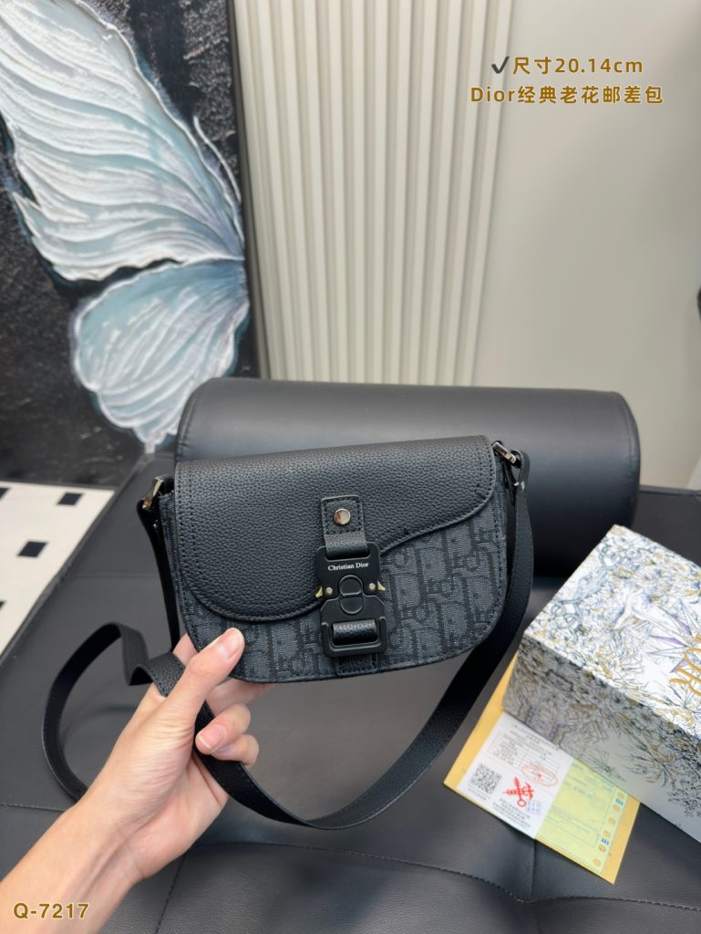 Diorディオール ショルダーバッグ 上質なモノグラムキャンバス 洗練されたデザインで長く愛用できる レディース人気モデル - 画像 2
