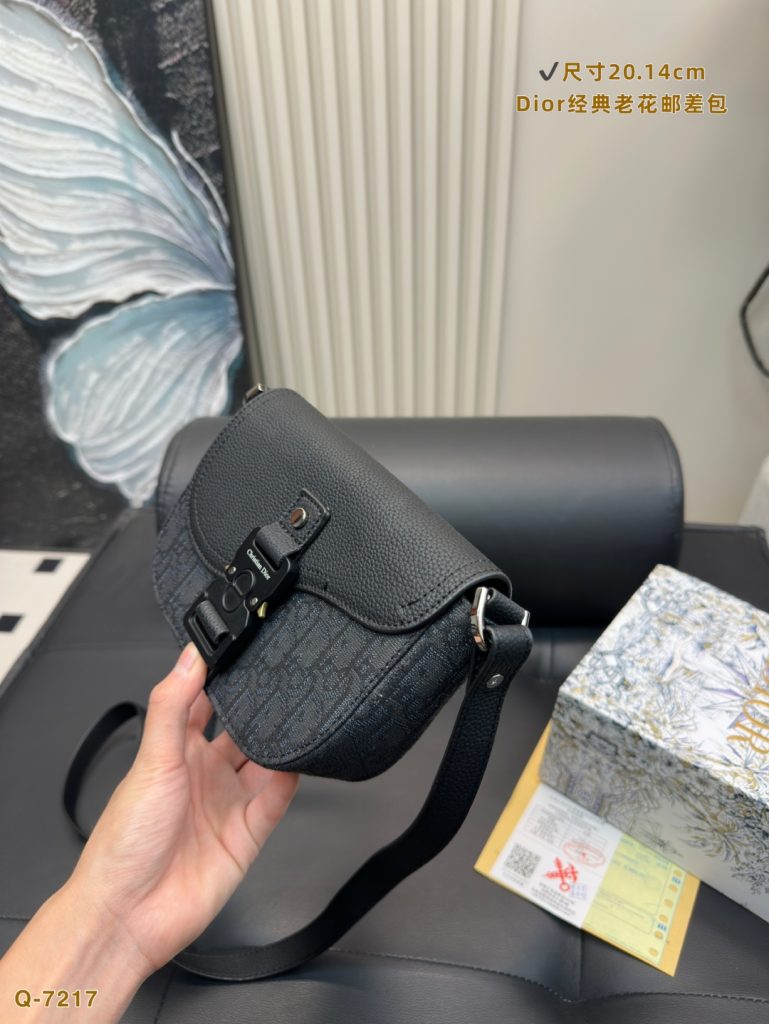 Diorディオール ショルダーバッグ 上質なモノグラムキャンバス 洗練されたデザインで長く愛用できる レディース人気モデル - 画像 3
