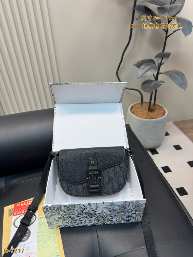 Diorディオール ショルダーバッグ 上質なモノグラムキャンバス 洗練されたデザインで長く愛用できる レディース人気モデル - 画像 4