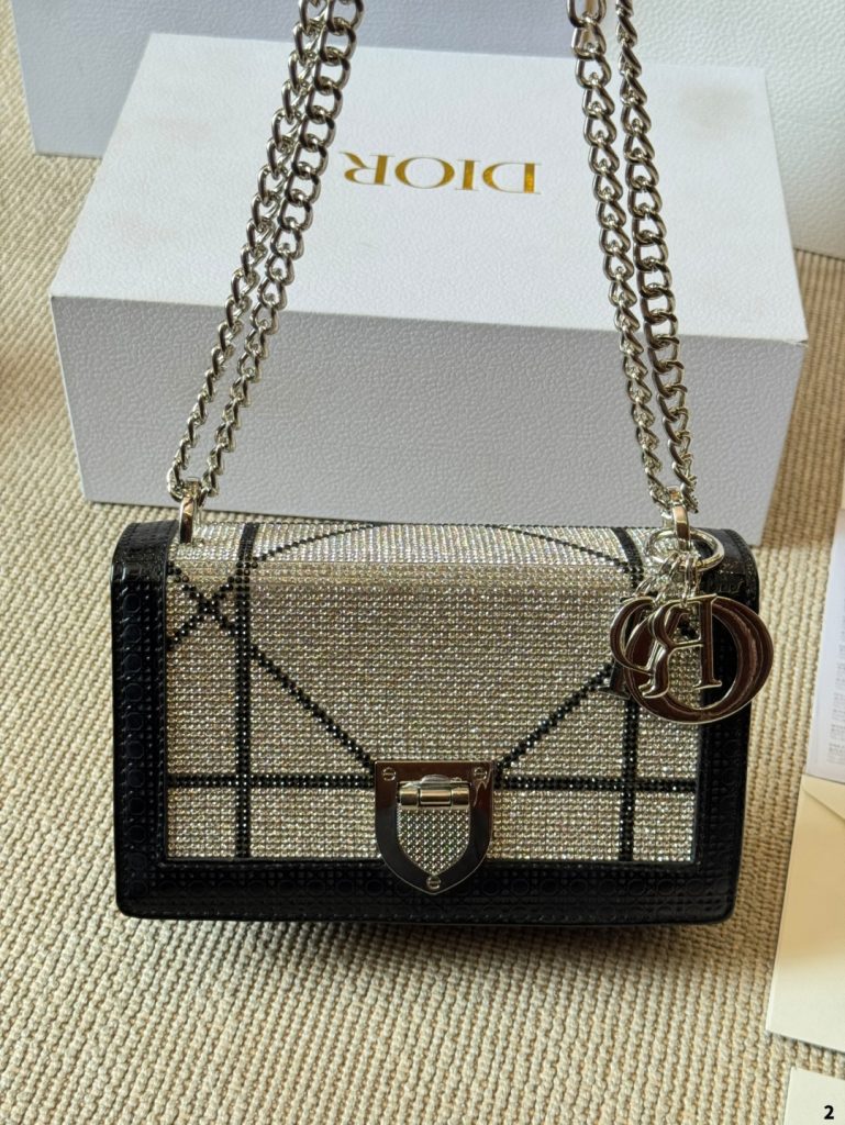Diorディオール モノグラムキャンバス 上品なショルダーバッグ レディース向け 長く愛用できる定番モデル - 画像 3