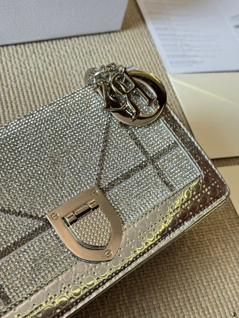 Diorディオール モノグラムキャンバス 上品なショルダーバッグ レディース向け 長く愛用できる定番モデル - 画像 6