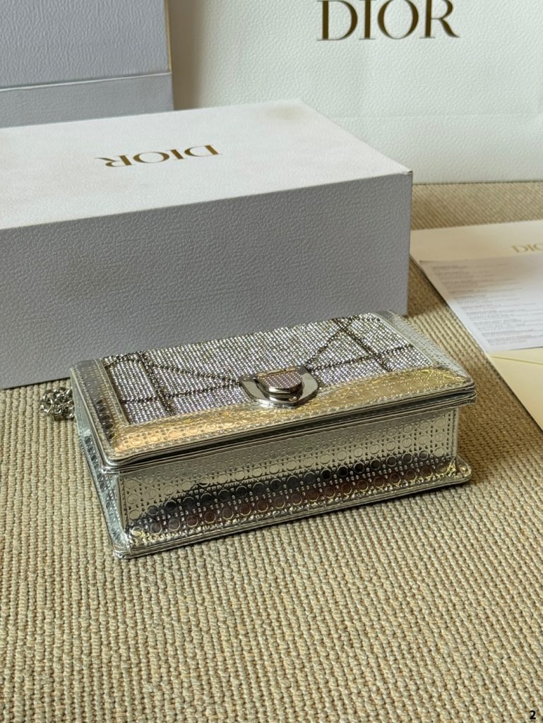 Diorディオール モノグラムキャンバス 上品なショルダーバッグ レディース向け 長く愛用できる定番モデル - 画像 7