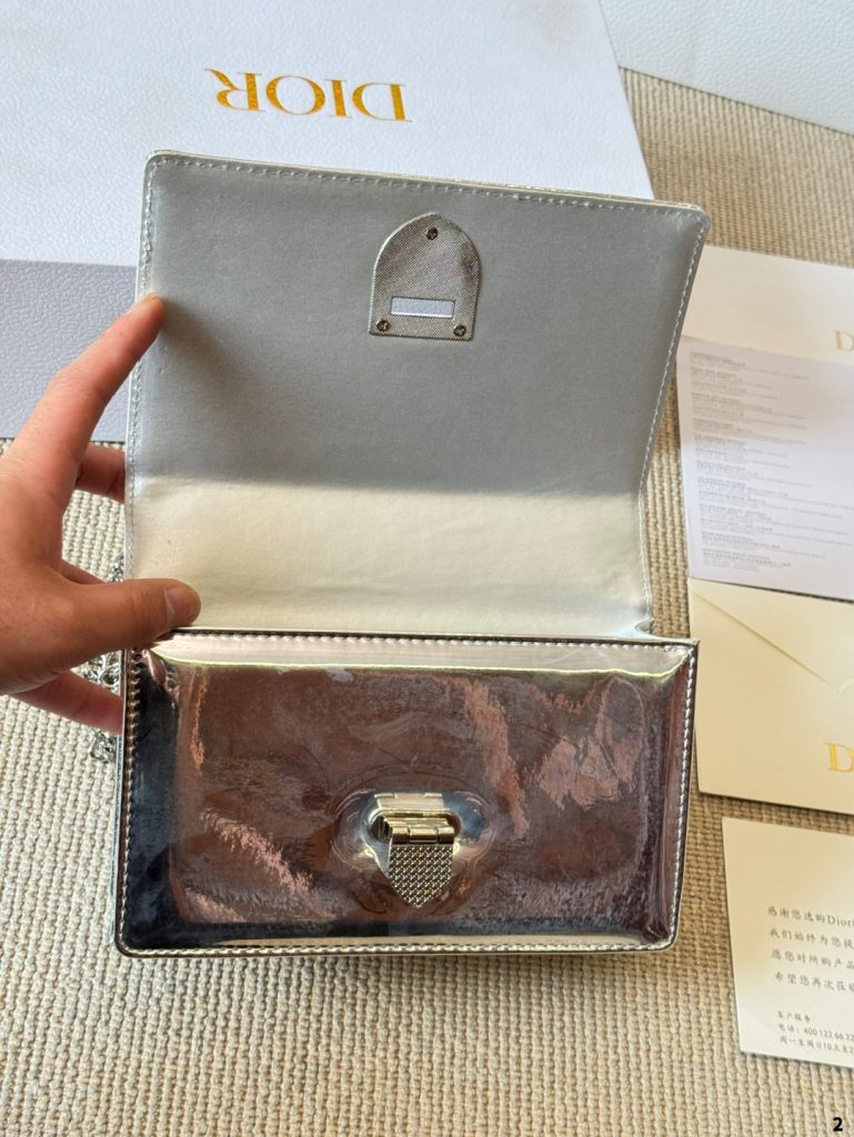 Diorディオール モノグラムキャンバス 上品なショルダーバッグ レディース向け 長く愛用できる定番モデル - 画像 8