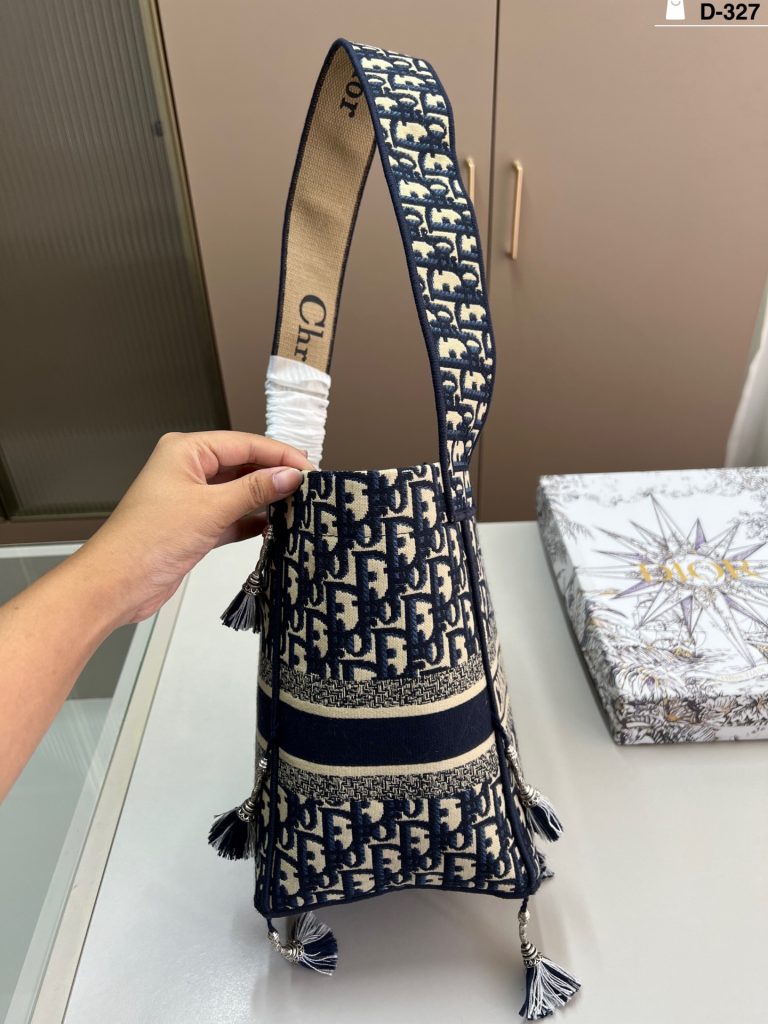 Diorディオール ショルダーバッグ 上質なレザーと洗練されたデザイン ギフトにも最適なレディースモデル - 画像 2