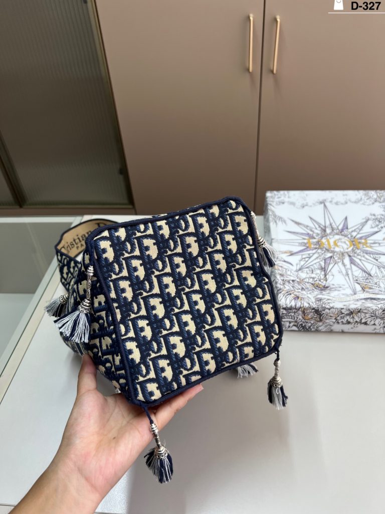 Diorディオール ショルダーバッグ 上質なレザーと洗練されたデザイン ギフトにも最適なレディースモデル - 画像 3