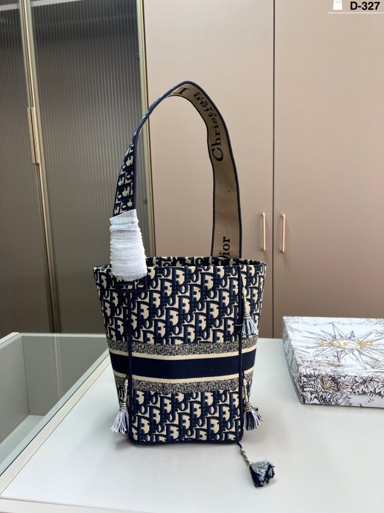 Diorディオール ショルダーバッグ 上質なレザーと洗練されたデザイン ギフトにも最適なレディースモデル - 画像 4