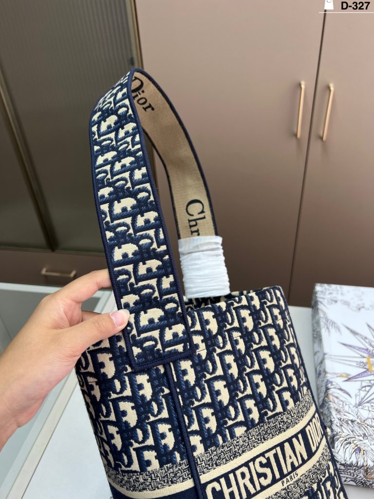 Diorディオール ショルダーバッグ 上質なレザーと洗練されたデザイン ギフトにも最適なレディースモデル - 画像 5