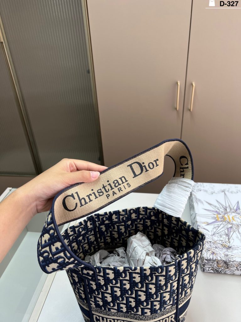 Diorディオール ショルダーバッグ 上質なレザーと洗練されたデザイン ギフトにも最適なレディースモデル - 画像 6