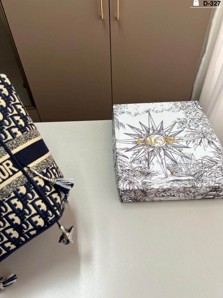 Diorディオール ショルダーバッグ 上質なレザーと洗練されたデザイン ギフトにも最適なレディースモデル - 画像 8