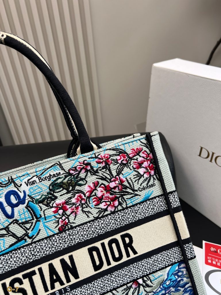 上品　Dior　ディオール 　Book Tote　ブックトート　ショルダーバッグ 　人気の長く愛用できるデザイン　レディースバッグ - 画像 4