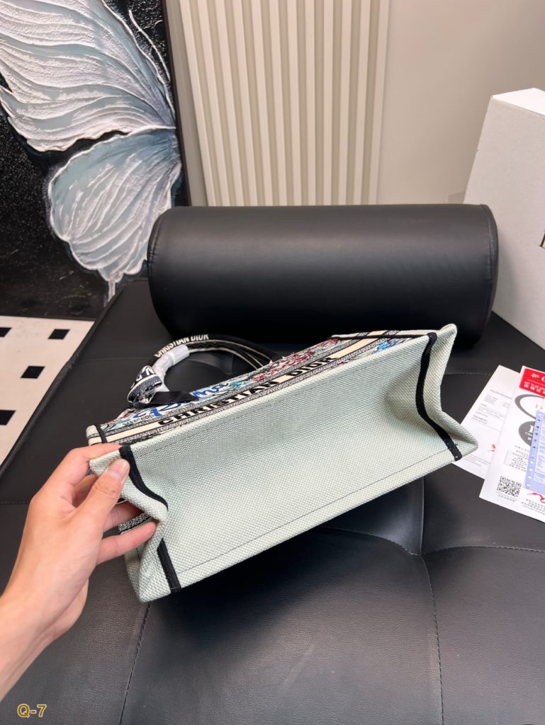 上品　Dior　ディオール 　Book Tote　ブックトート　ショルダーバッグ 　人気の長く愛用できるデザイン　レディースバッグ - 画像 6