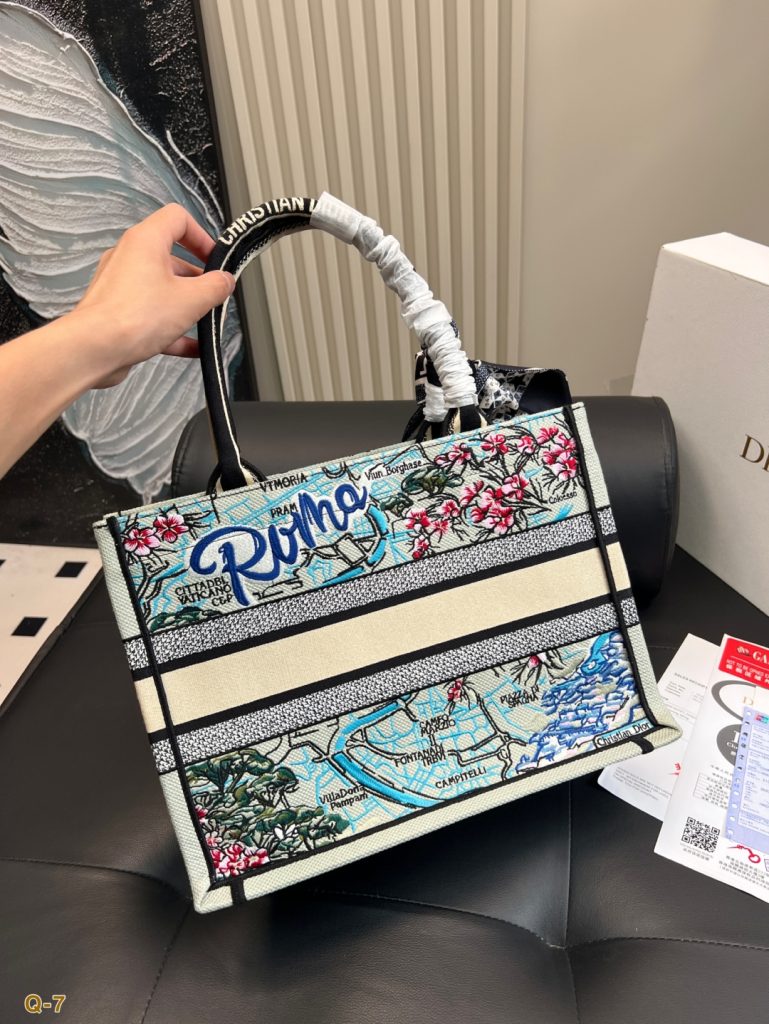 上品　Dior　ディオール 　Book Tote　ブックトート　ショルダーバッグ 　人気の長く愛用できるデザイン　レディースバッグ - 画像 7