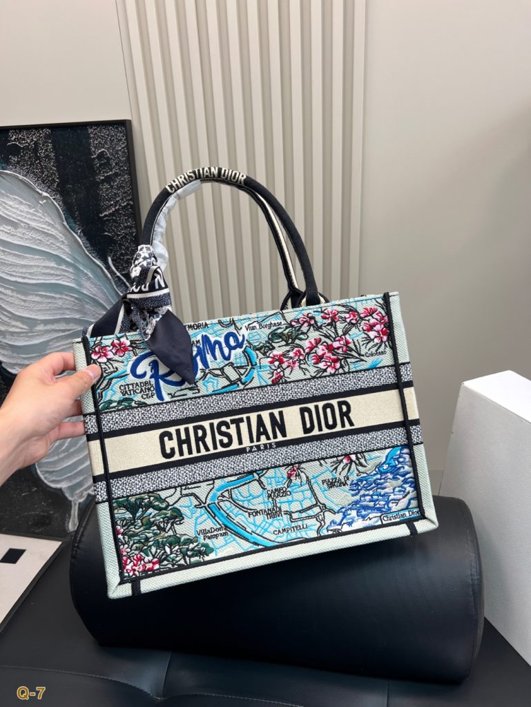 上品　Dior　ディオール 　Book Tote　ブックトート　ショルダーバッグ 　人気の長く愛用できるデザイン　レディースバッグ - 画像 8