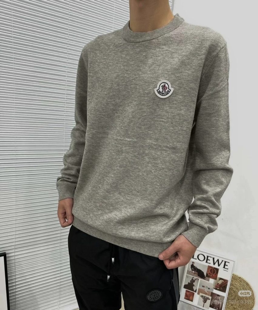 Monclerモンクレール ニットセーター 2色展開 ミニロゴ ロンT風 オーバーサイズ 無地 男性用 女性用 男女兼用 - 画像 3