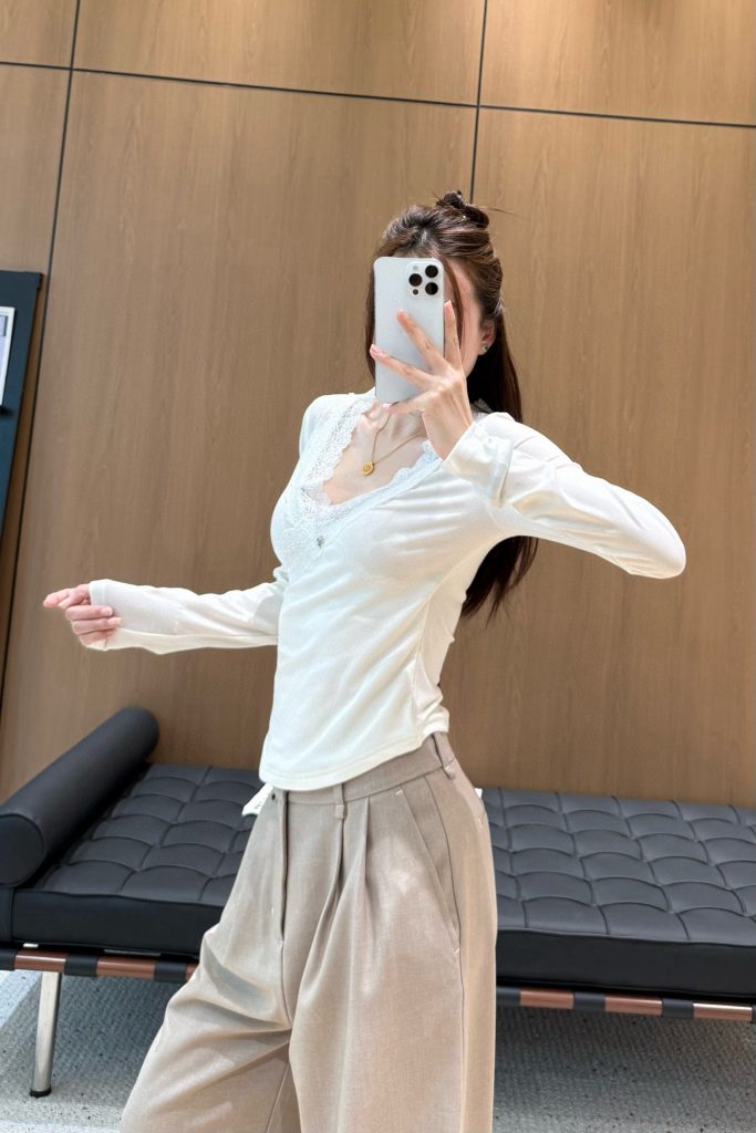 香奈儿 レース付き Vネック レイヤード レディーストップス 白 3色入 - 画像 3