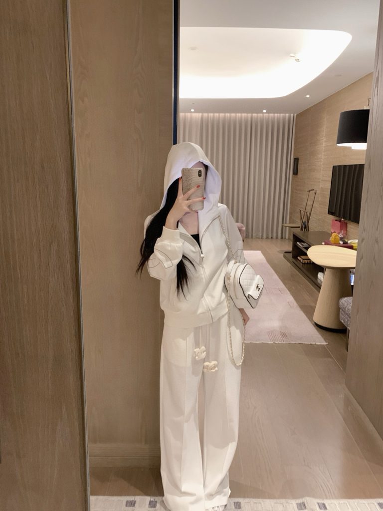 シャネル風 フード付きスウェット 2点セット 2色入 - 画像 4