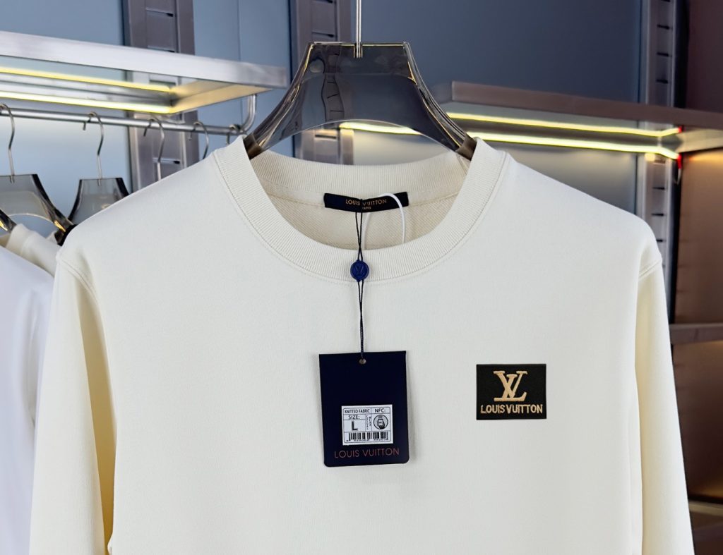 Louis Vuittonロエベ クルーネックスウェット 1色入 軽量素材の快適な着心地 - 画像 4