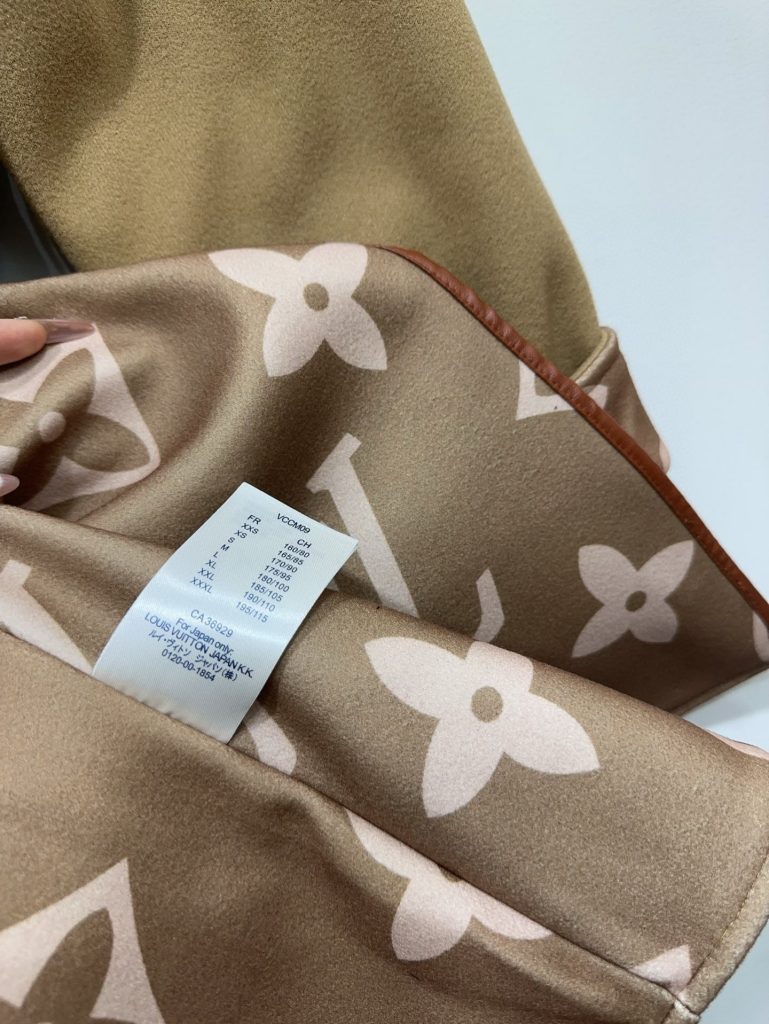 Louis Vuittonルイヴィトン ローブ レディース ベージュ 1色入 - 画像 5