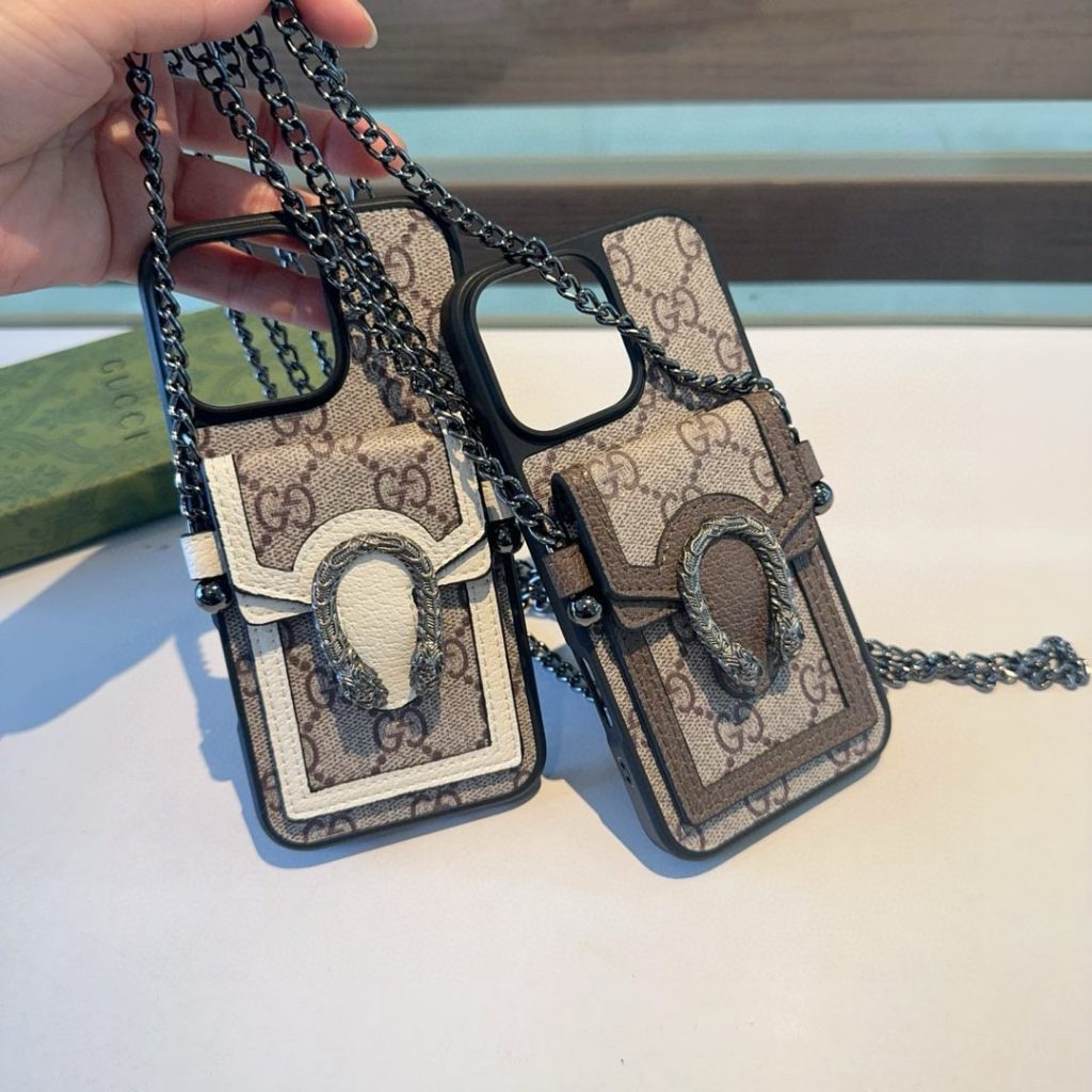 iPhoneケースGucci ムートン シリコンケース 2色入 🎁 - 画像 5