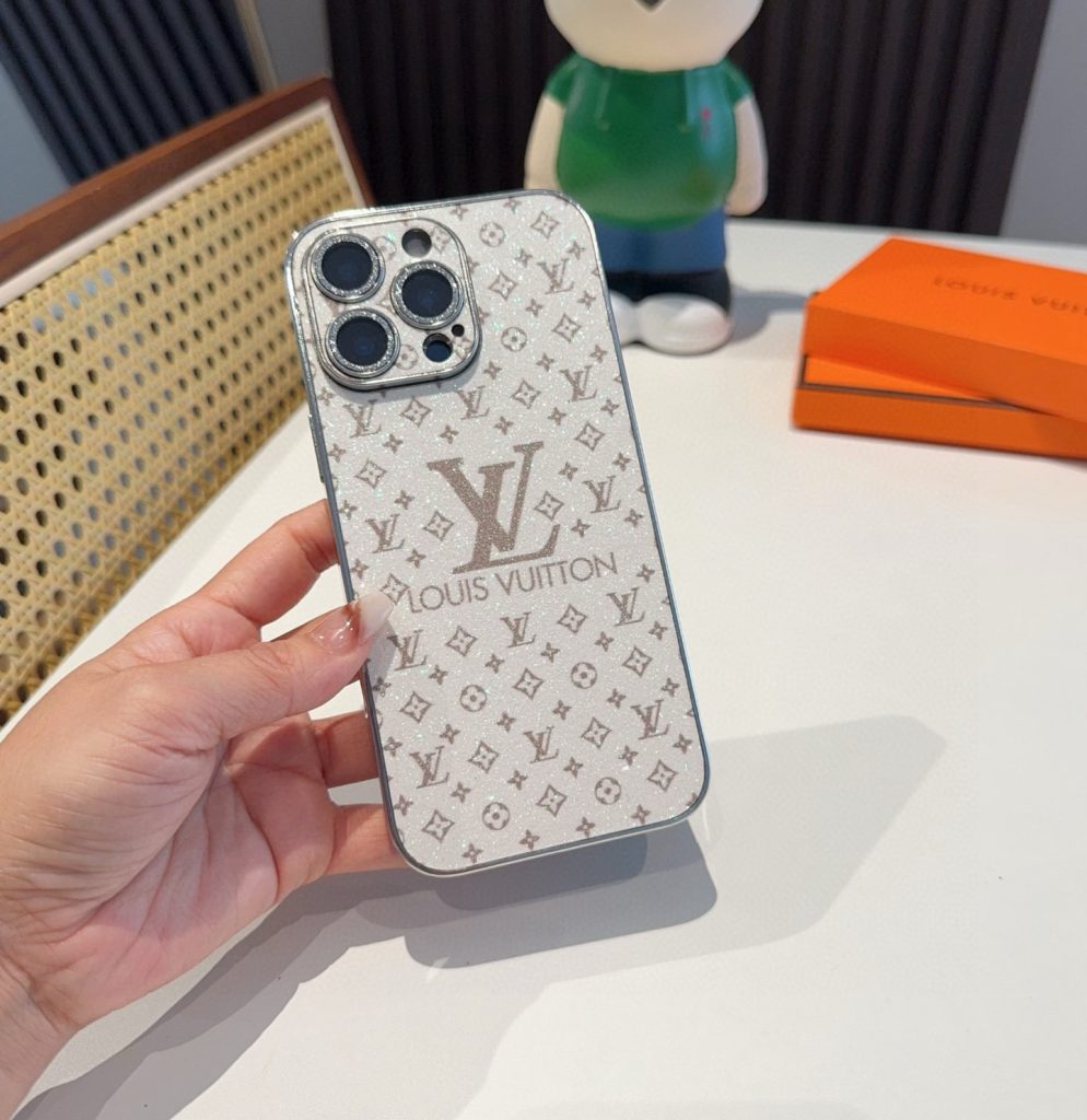 iPhoneケース✨【Louis Vuitton】スマホケース 2色入 シルバー・ピンク 素材感のあるデザイン おしゃれスマホカバー - 画像 7