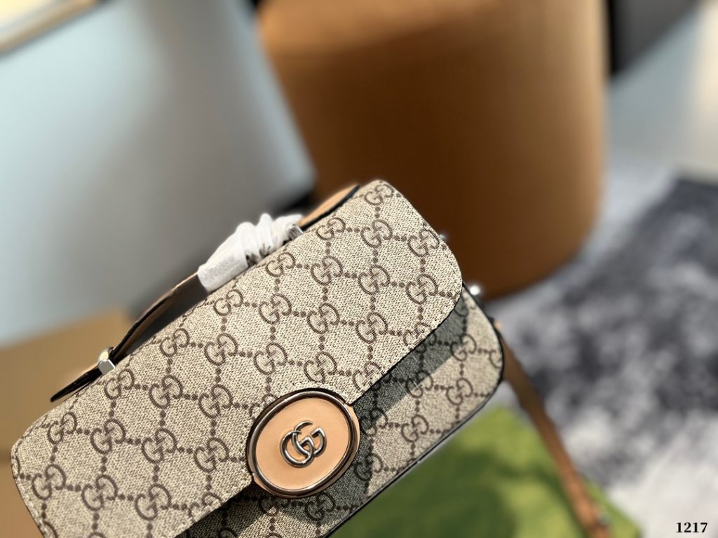 グッチ ミニショルダーバッグ グラフィット柄 1色 💼 - 画像 2