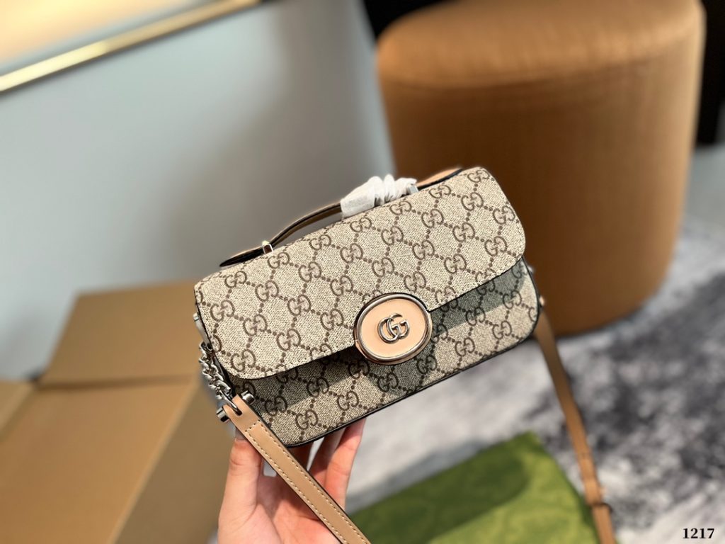グッチ ミニショルダーバッグ グラフィット柄 1色 💼 - 画像 3
