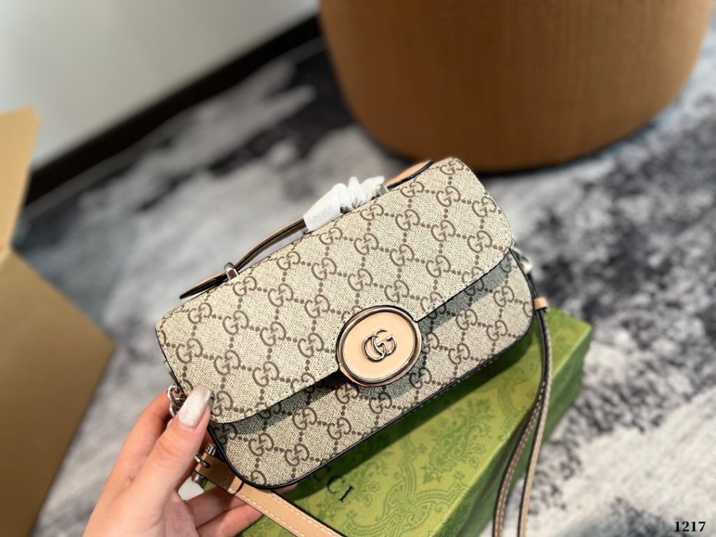 グッチ ミニショルダーバッグ グラフィット柄 1色 💼 - 画像 5