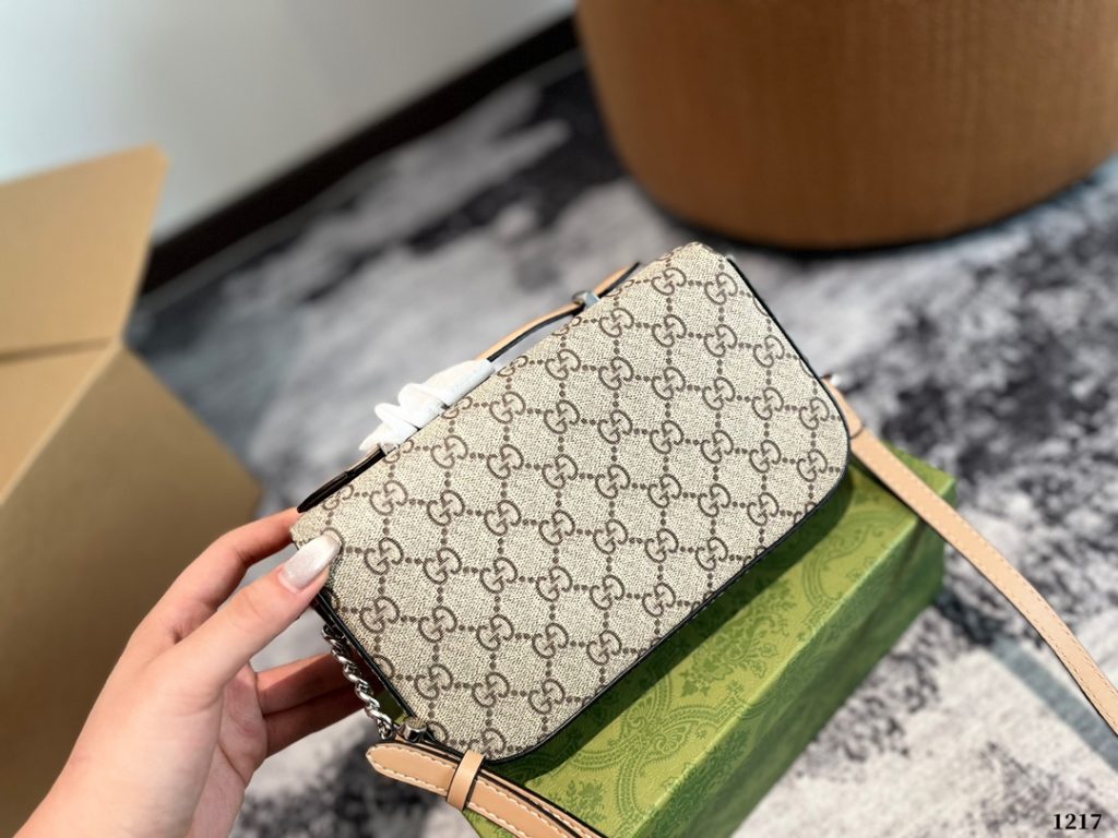 グッチ ミニショルダーバッグ グラフィット柄 1色 💼 - 画像 6