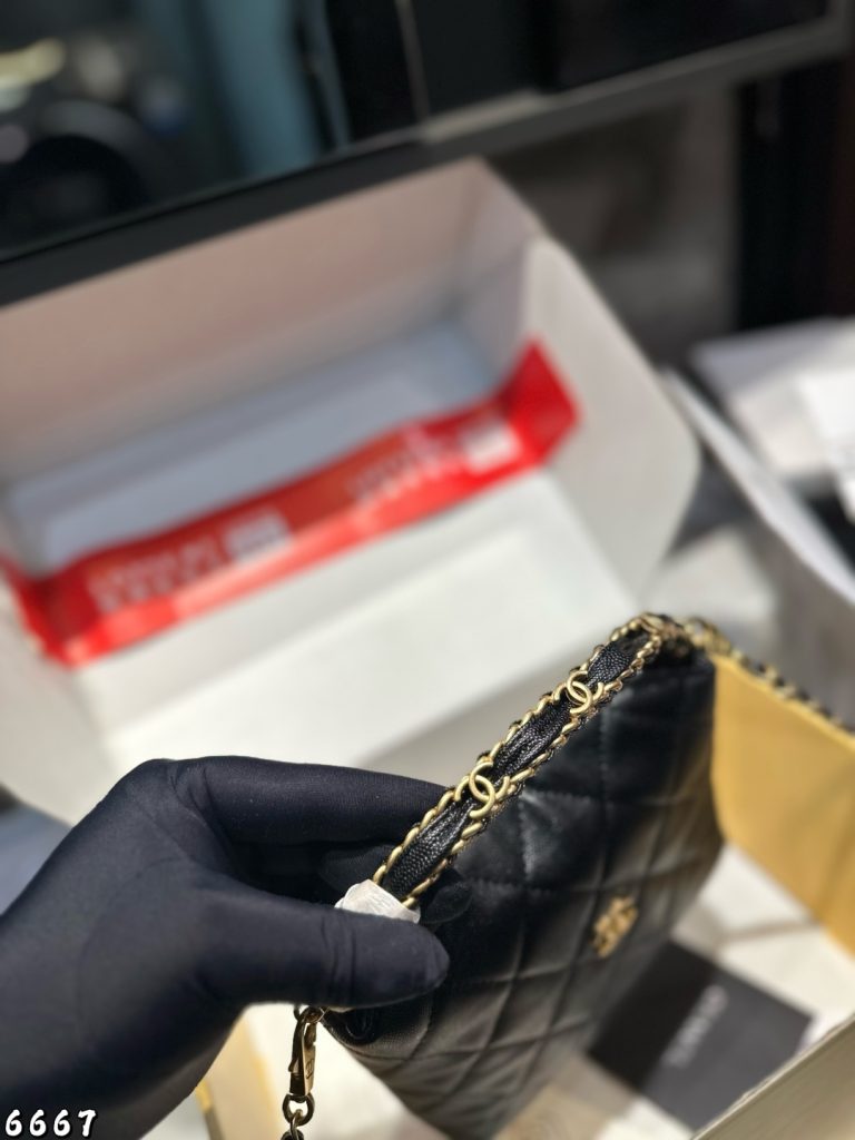 高級感のある CHANEL ロングチェーンハンドバッグ ⚫️ 1色 - 画像 2