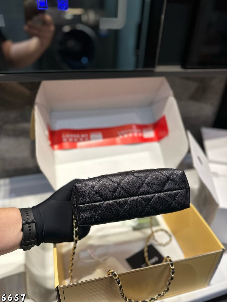 高級感のある CHANEL ロングチェーンハンドバッグ ⚫️ 1色 - 画像 7