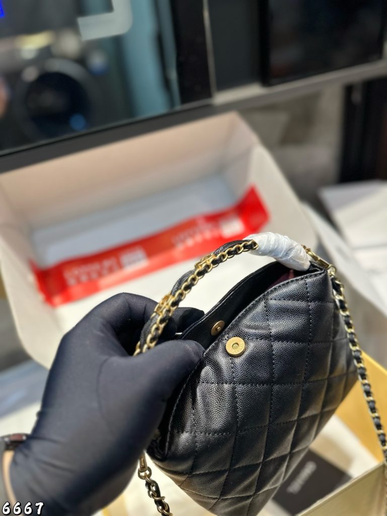 高級感のある CHANEL ロングチェーンハンドバッグ ⚫️ 1色 - 画像 8
