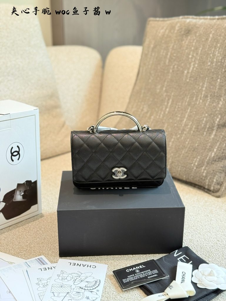 職場で浮きにくいCHANELのバッグを見分ける