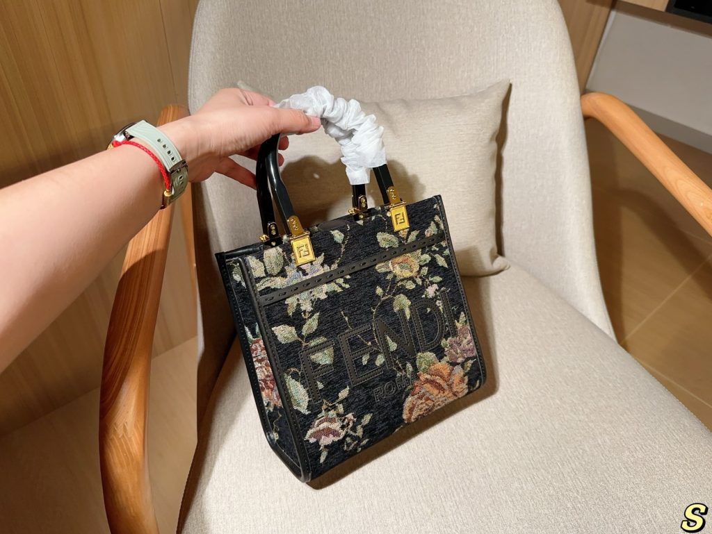 フェンディ ブラック フラワープリント ポシェット 2色入 🌸 - 画像 2