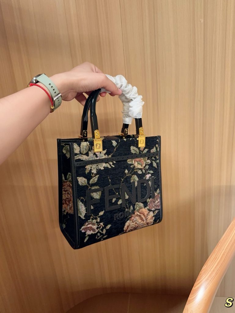 フェンディ ブラック フラワープリント ポシェット 2色入 🌸 - 画像 3