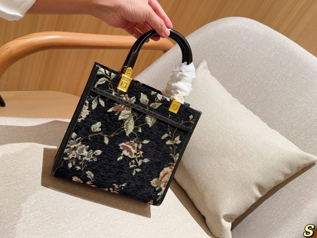 フェンディ ブラック フラワープリント ポシェット 2色入 🌸 - 画像 4