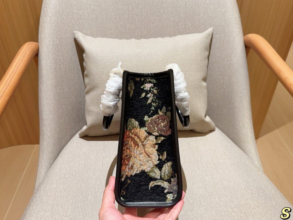 フェンディ ブラック フラワープリント ポシェット 2色入 🌸 - 画像 5