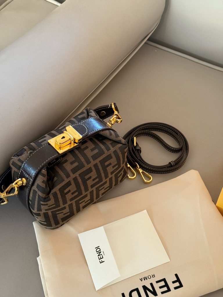 FENDI バッグ カメリア レディース ブラウン 🎂 - 画像 2