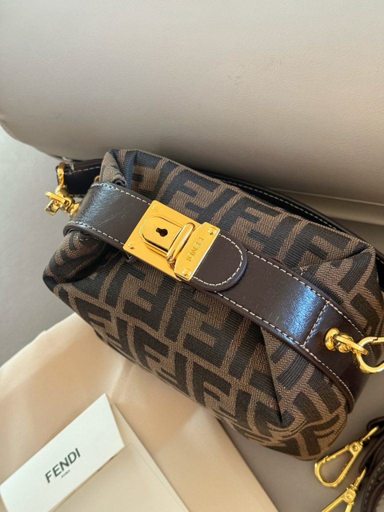 FENDI バッグ カメリア レディース ブラウン 🎂 - 画像 3