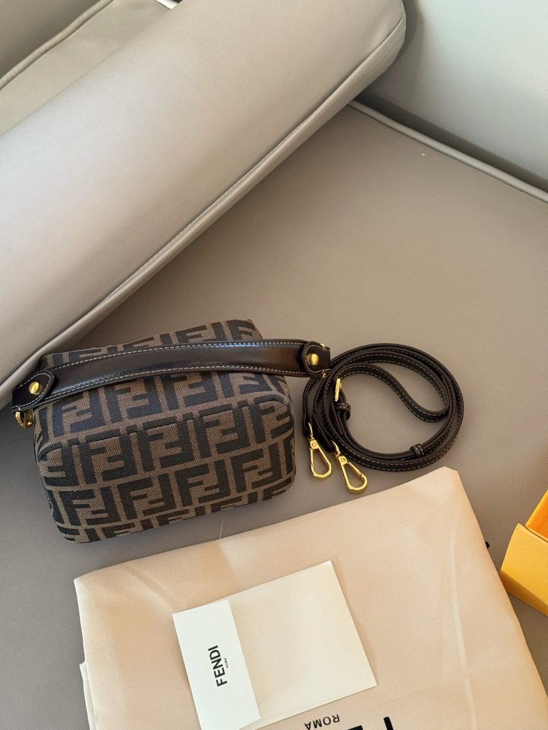FENDI バッグ カメリア レディース ブラウン 🎂 - 画像 7